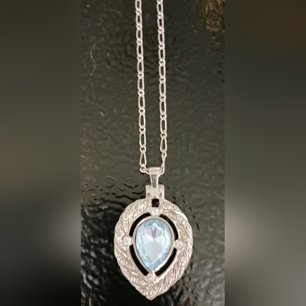 Vintage Avon Silver & Blue Topaz Teardrop Necklace/Pendent